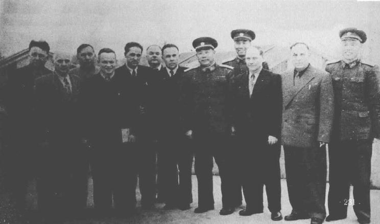 1951年至1957年，军委炮兵先后聘请了3批17名苏联炮兵专家，到军委炮兵机关