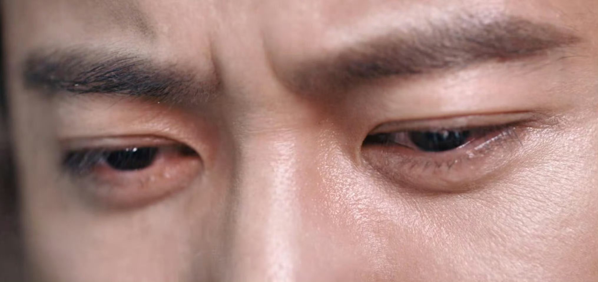 任嘉伦这个皮肤好到我真的失语！！！！！以后拍剧的导演能不能都给这样看看无滤镜无磨