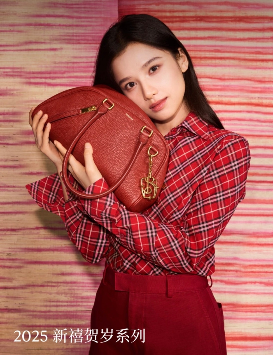 Burberry品牌大使张婧仪领衔张丽娜等超模出镜品牌新年广告 Burberry