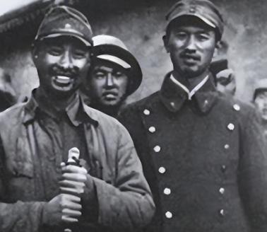 1939年 386旅 副旅长许世友和政委王新亭打架，旅长陈赓上报师长刘伯承，刘帅