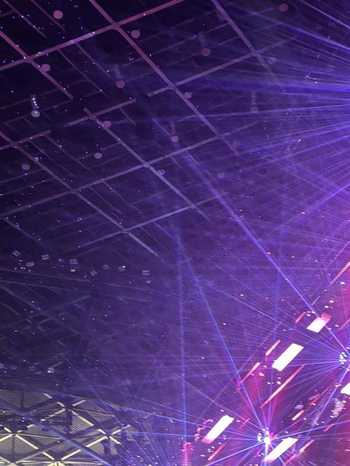 徐良是有点霸总浪漫在的徐良演唱会星空顶真的被徐良的浪漫狠狠戳中！身为音乐人同时也