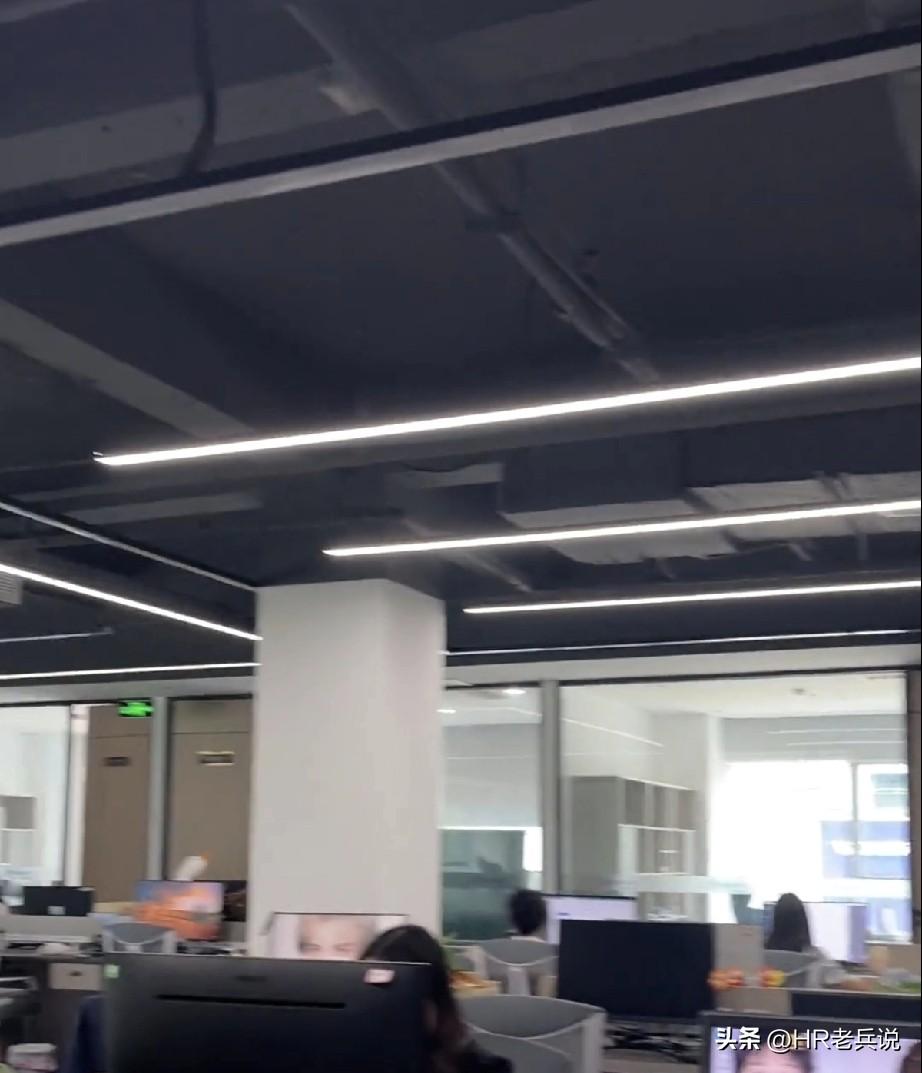 人在职场混，开悟很关键！技术支持部脚前脚后招进来两个新员工，公司的打算最后转正的