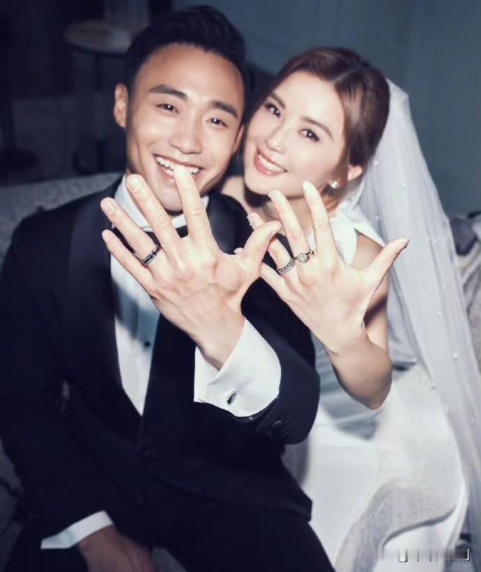 蔡卓妍
给全天下的女人上了一课
可以结婚，也可以离婚，但你一定请记住，要做个有价
