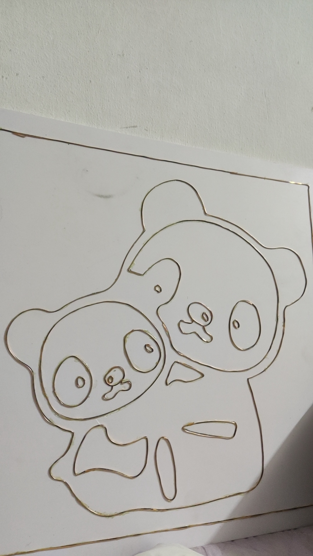 我始终不明白 为什么我越在乎的越刺痛我那天我买了包烟 我蹲在路边点了根 闻了一下