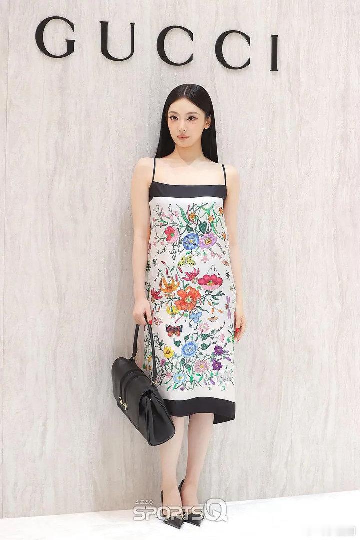 宁艺卓今日Gucci站台活动状态怎么样～ 