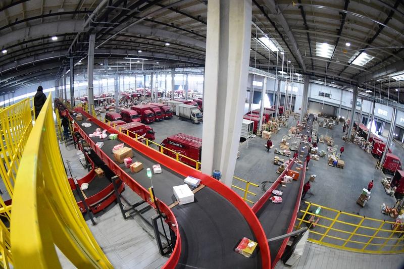 今天上午，京东的“第一辆车”埃安UT super在长沙工厂正式下线了。为了让第一