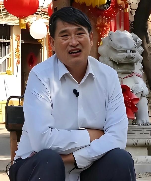 被举报之后大衣哥终于表态！他说，如果自己穷困潦倒，肯定愿意多接演出多赚钱。但我现