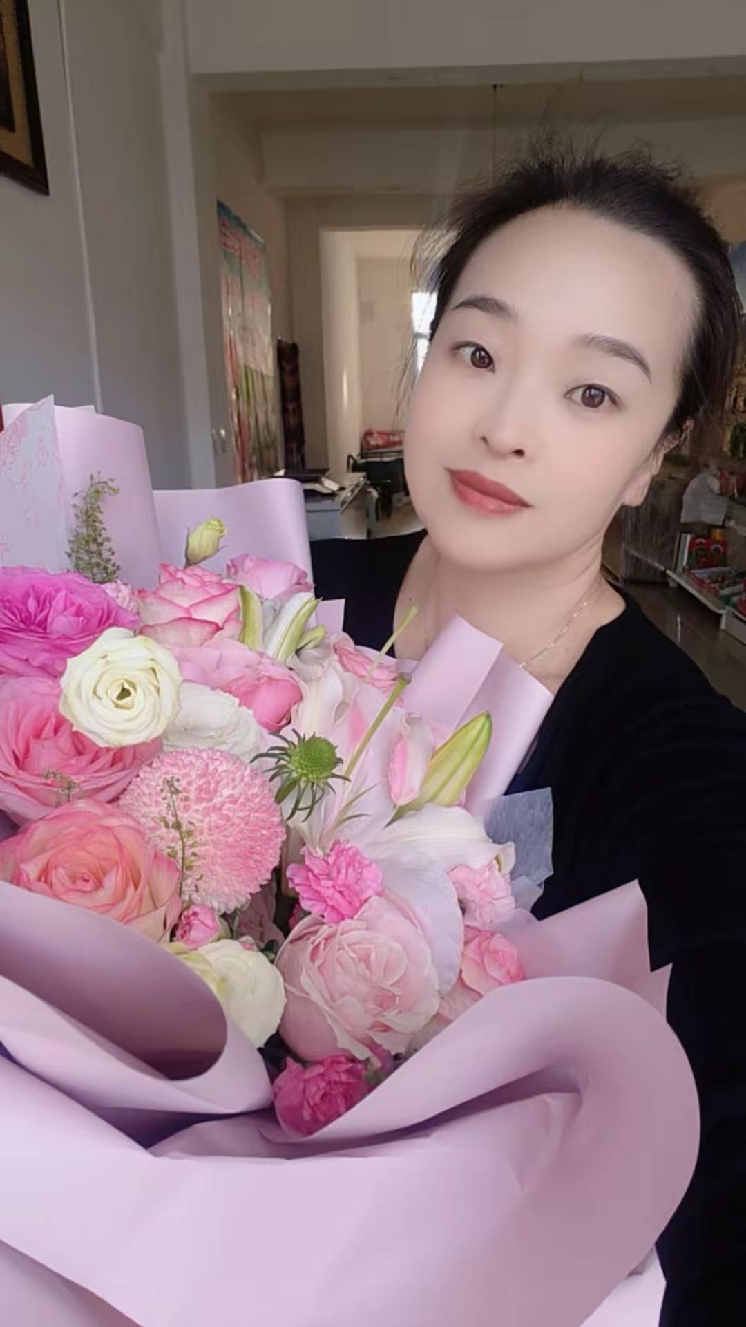 女神们节日快乐呦。