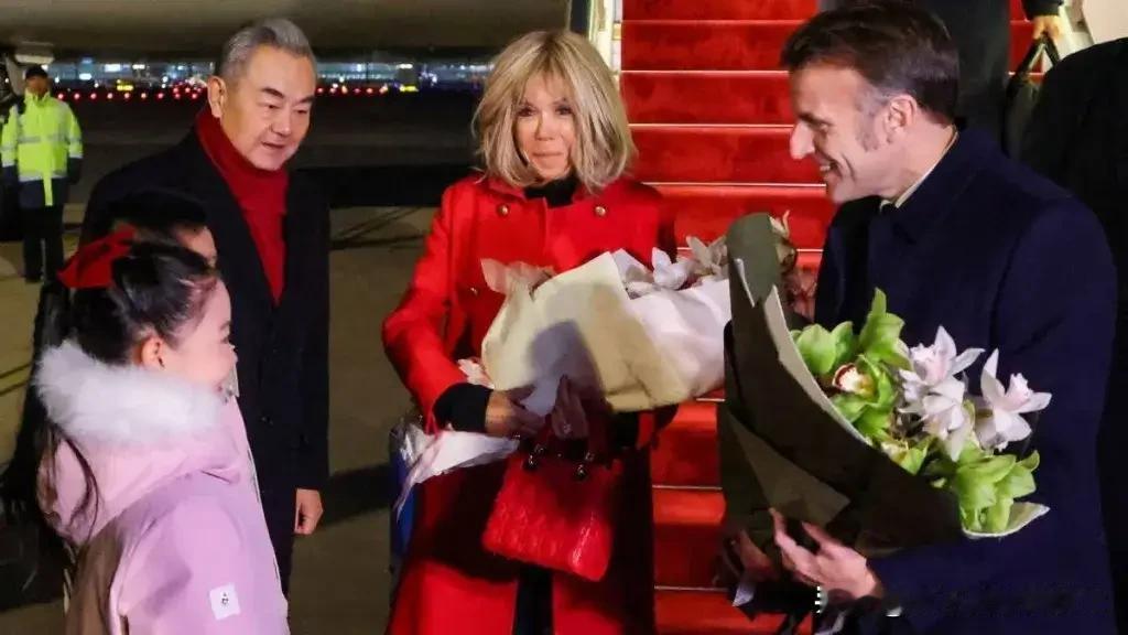 昨天下午，法国总统马克龙到了北京，开启为期三天的访华之行。

据说还有一些欧洲国