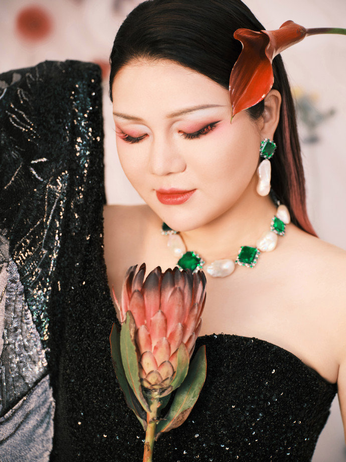 连杨天真都穿上高定了差点没认出杨天真VOGUE红毯太惊喜了，连杨天真都上身高定！