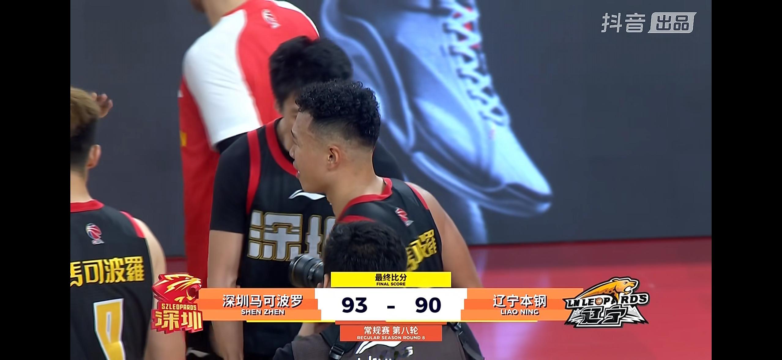 同时进行的另一场比赛，缺少威尔斯的辽宁男篮90比93不敌深圳男篮，遭遇三连败。辽