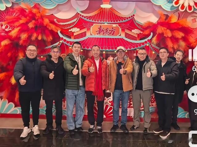 陈行甲到新东方报到。
恭喜陈行甲老师加入，东方甄选汇聚更多有能量之人。期待携手将