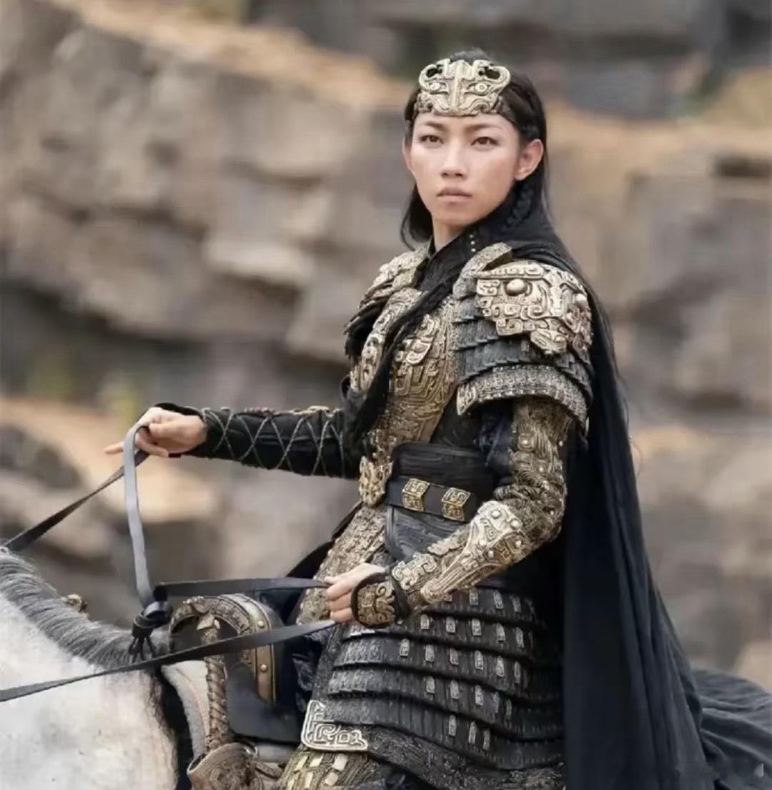 那尔那茜到底做错了什么曝阿育娅角色是被换掉重拍的 是因为他学历的事情吧，不然这个