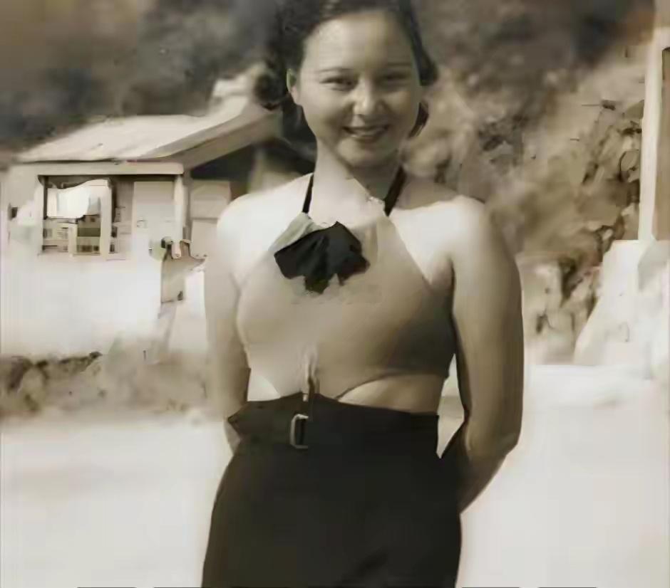 民国天乳运动有多离谱？女大学生当街扔胸衣，不脱胸衣就要罚款！ 