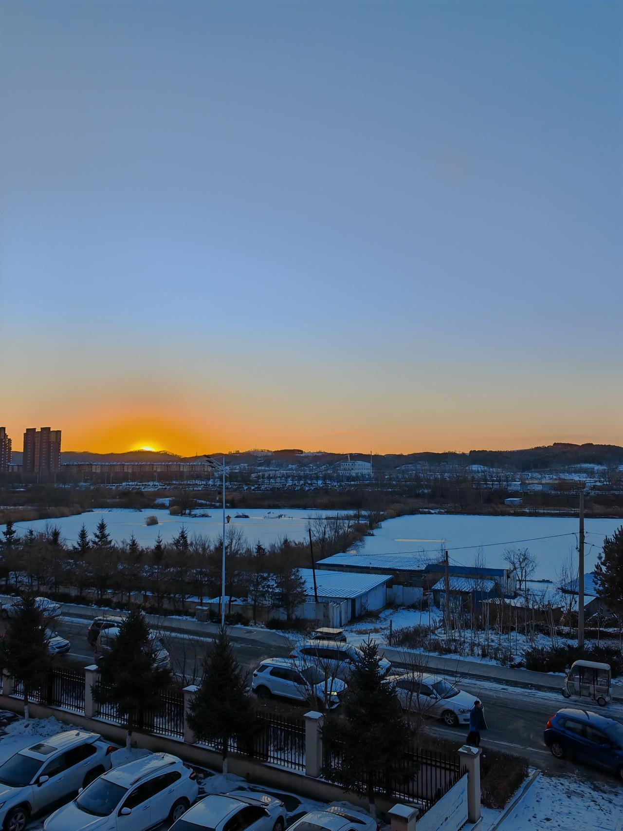 与痛风斗争的历程91
 
   早上起床，天气格外晴朗，新的一天总算如期而至。可