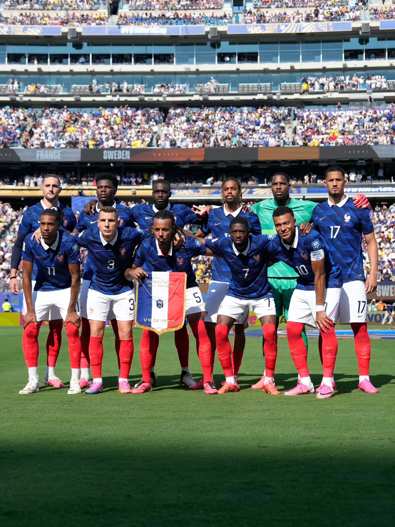 法国3比0瑞典¹ 忽然发现法国队🇫🇷的“多元族裔”比例达到新高度！而且多是绝