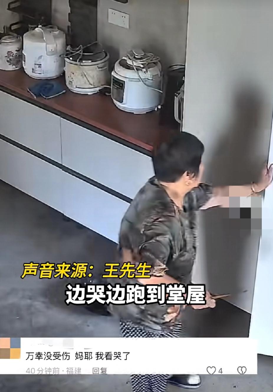 看哭了！10月14日，80多岁老人在家做饭时煤气爆炸，事后无助跑到老伴遗像前哭诉