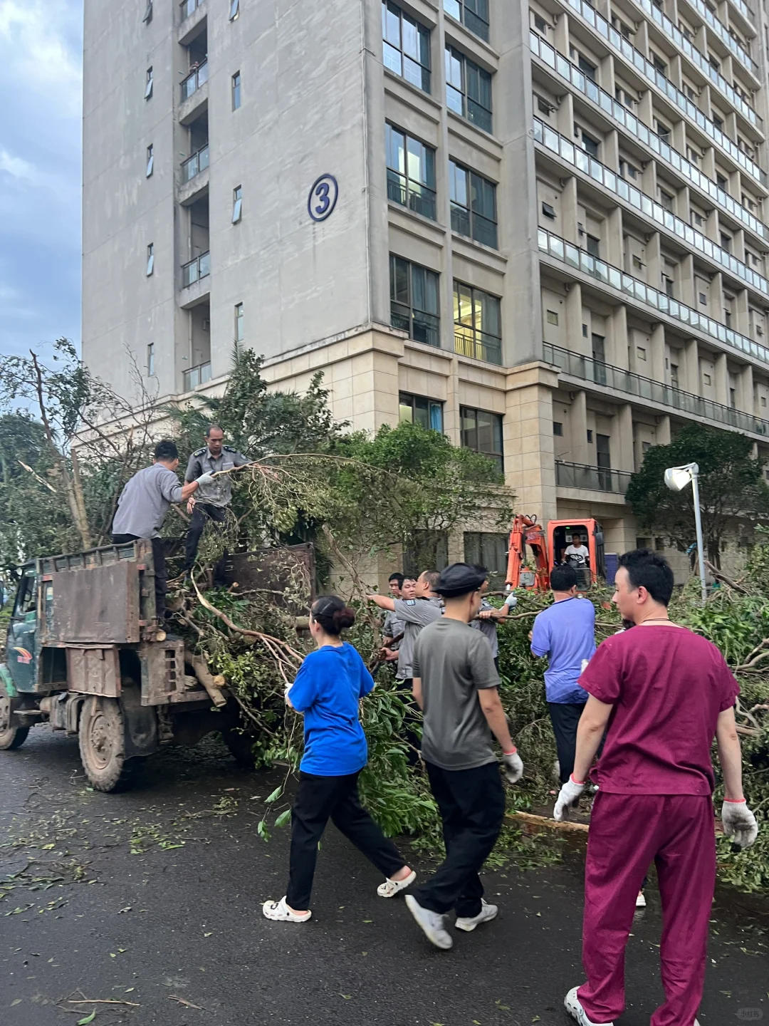 灾后重建工作需要大家一起出力
