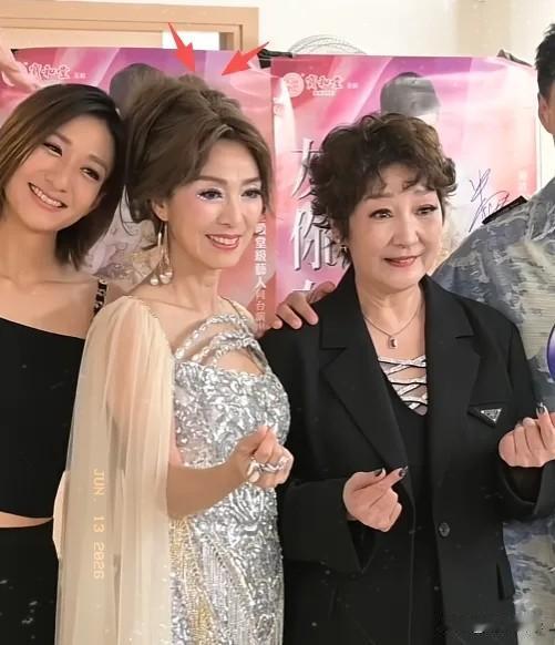 明眼人其实都能看得出来。
70岁的米雪之所以要开演唱会，根本不是为了出来捞一笔钱
