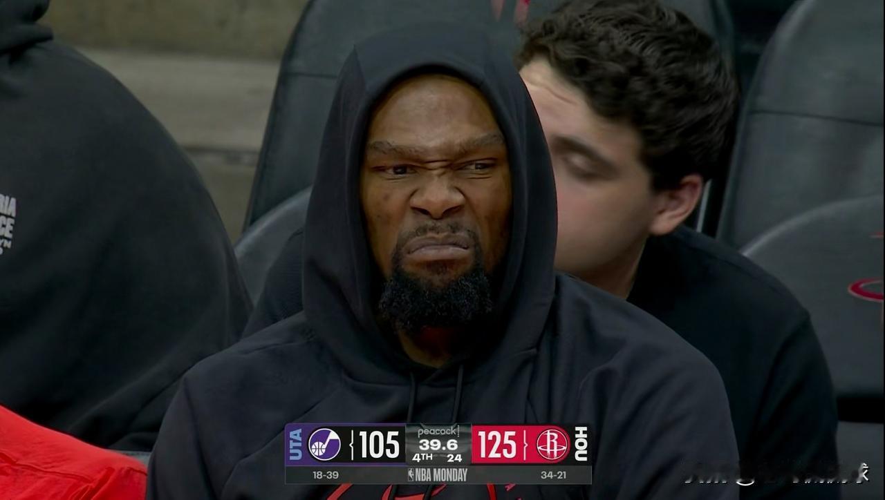 火箭老将杜兰特真是太笑死人了！在今天进行的火箭和爵士的比赛中，当时比赛进行到了第