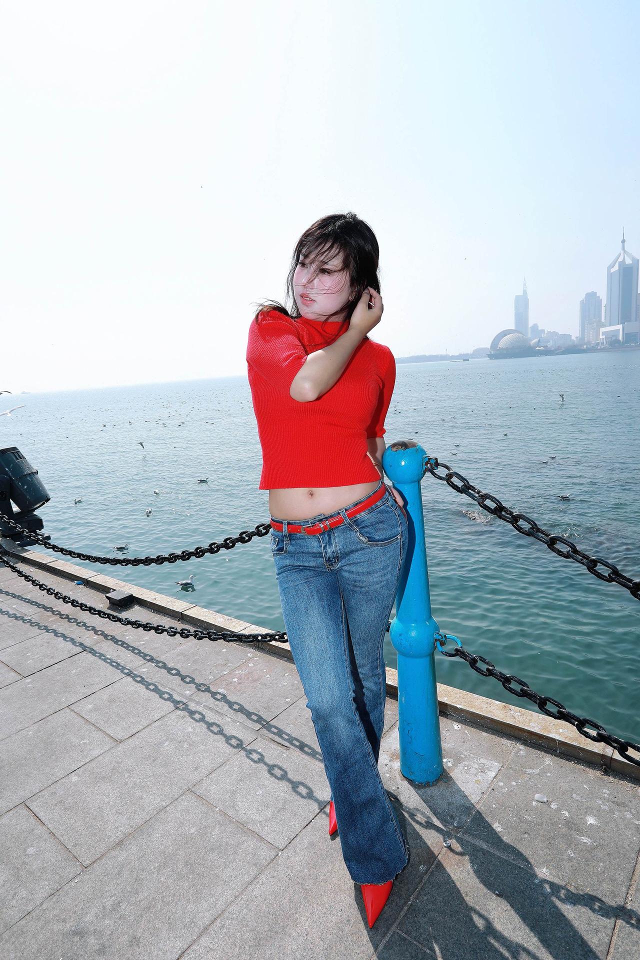 人像摄影约拍跟拍站在海边的你 站着就是胜利 桥上女孩 我镜头里的美女原创摄影