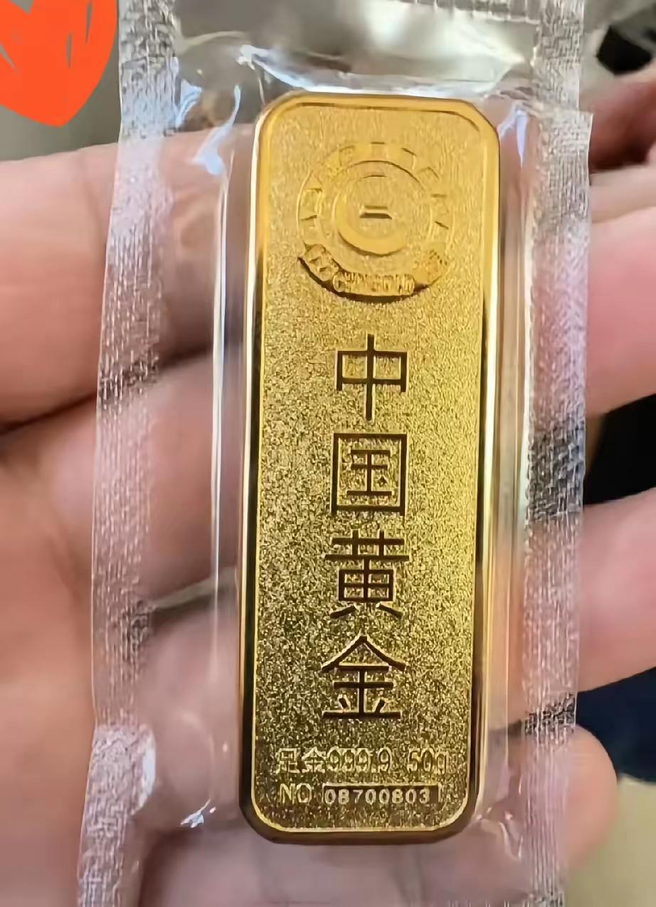 黄金不是不能囤，是囤前没签“回头票”
一觉醒来，囤金人集体傻眼：金价没崩，却找不