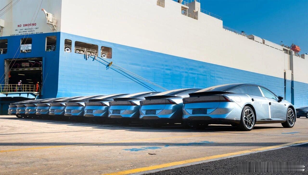 小鹏 全球首款AI汽车，2026款小鹏P7+，正式开启海外大规模发运了。 