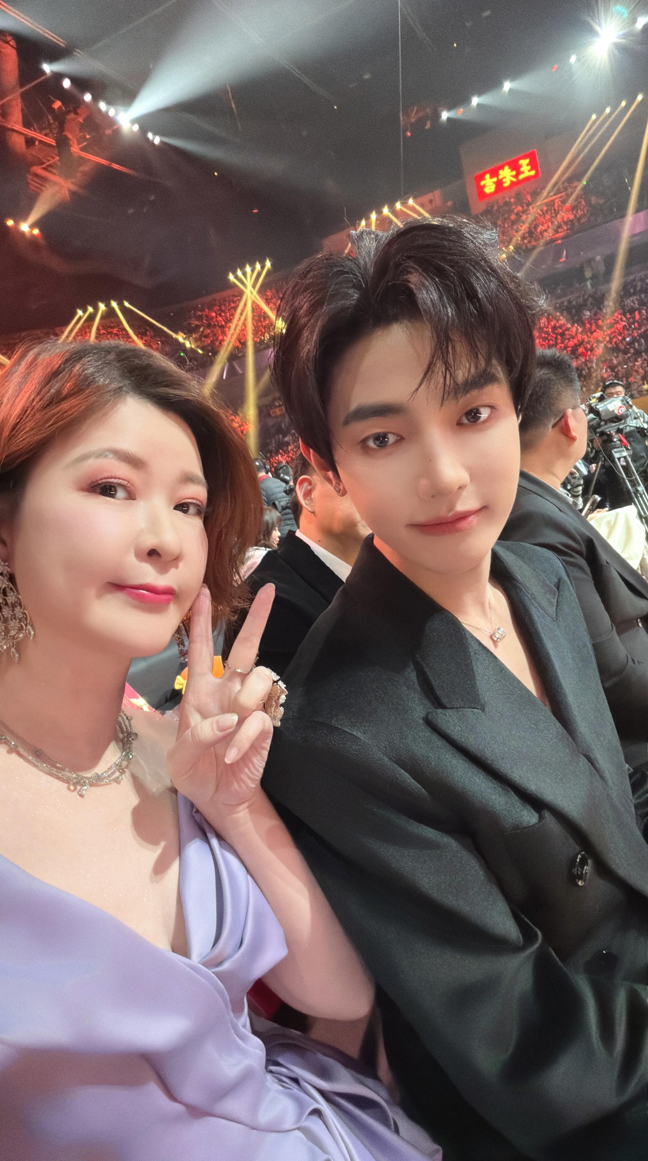 章昊：想报警但是她是老板杜华美颜相机里的章昊