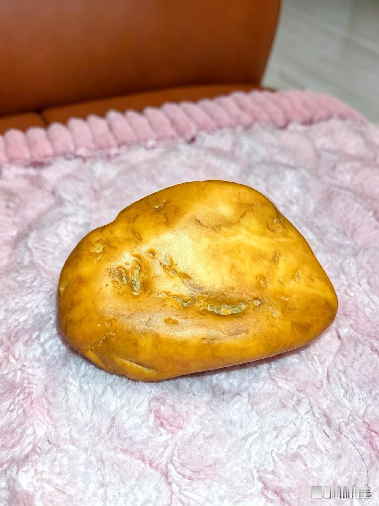 我又有了新的爱好:捡拾黄蜡石。中秋假期放假三天，不用带孙子，我便驱车去渭河河滩捡