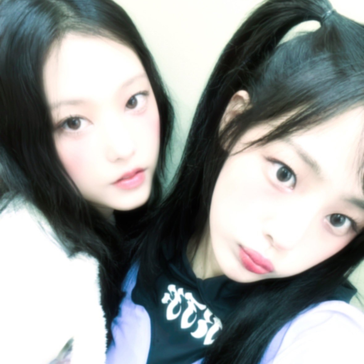 📹👩🏻‍❤️‍💋‍👩🏻*haerin & minji ​​​