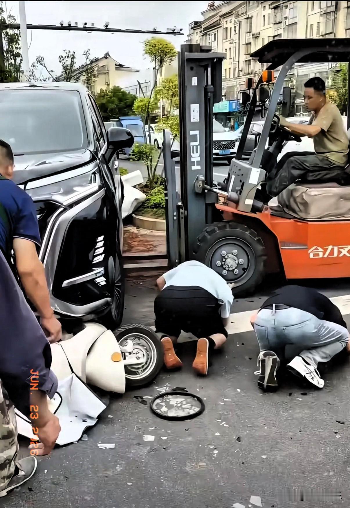 安徽 车 / 禍 事件
那个女司机最有可能面临的几个结果

最好的结果就是当事人