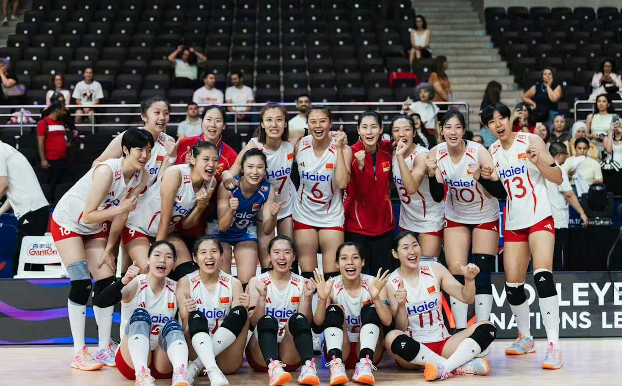 中国女排3比0法国女排这场复仇之战打得太解气！去年世锦赛惜败法国，全队这次明显憋