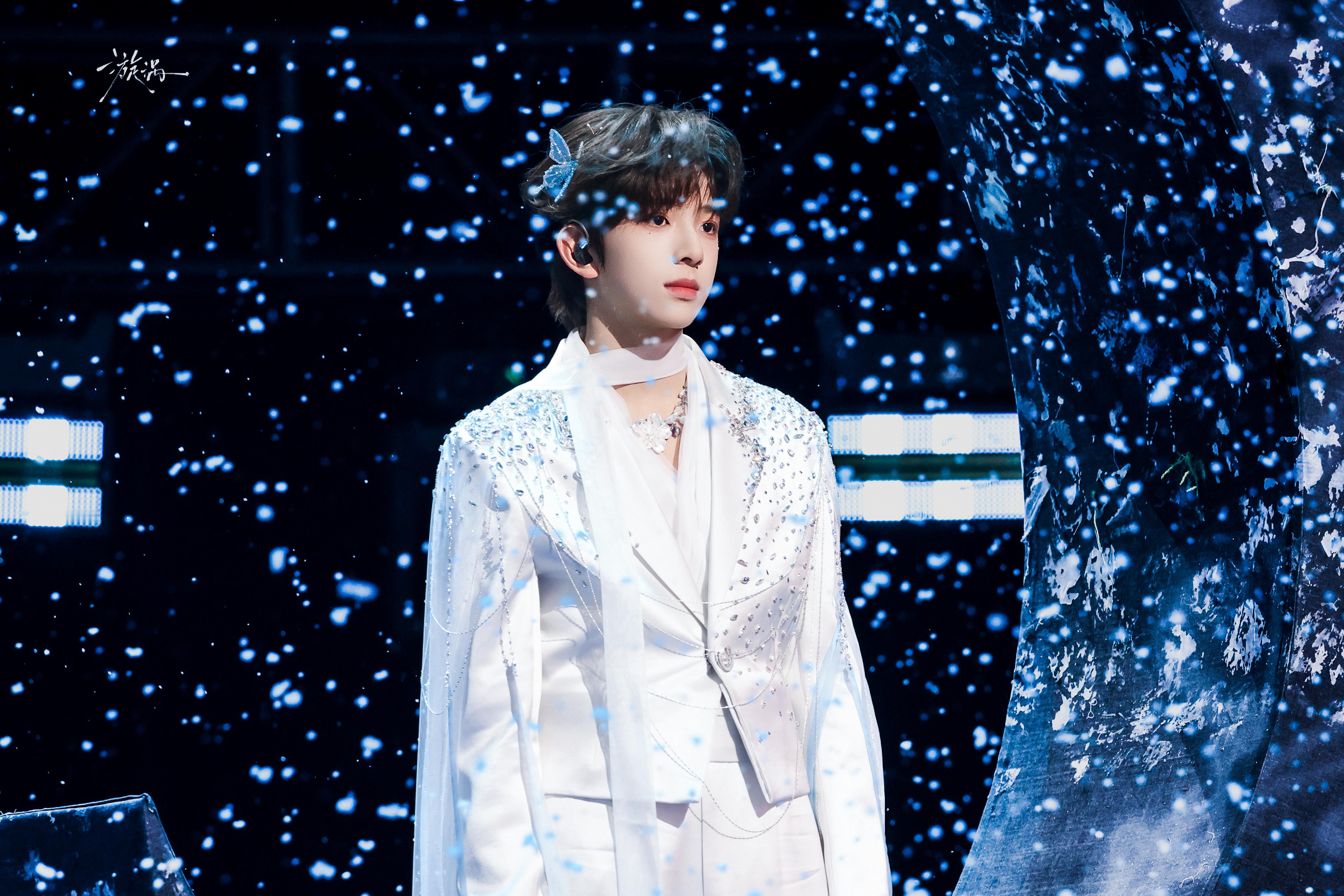 陈浚铭荣耀之战路透 陈浚铭这组站姐图拍的很好，白马王子🐴星光闪烁✨ 