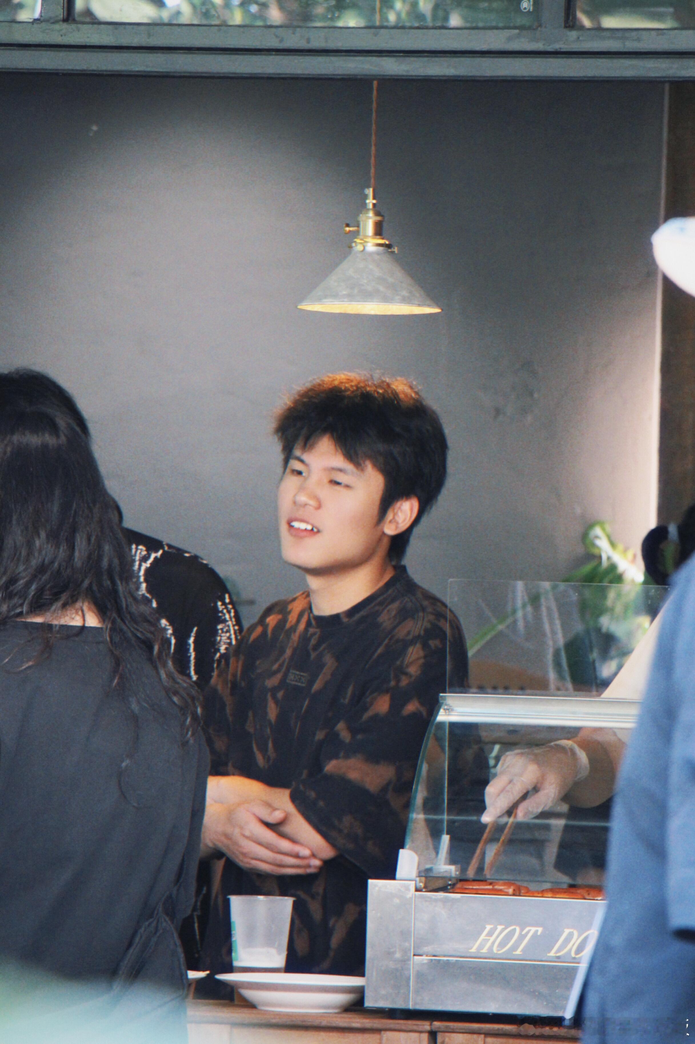 何广智曝自己曾被说像周杰伦有人差点把何广智认成周杰伦何广智：没想到有一天我会因为