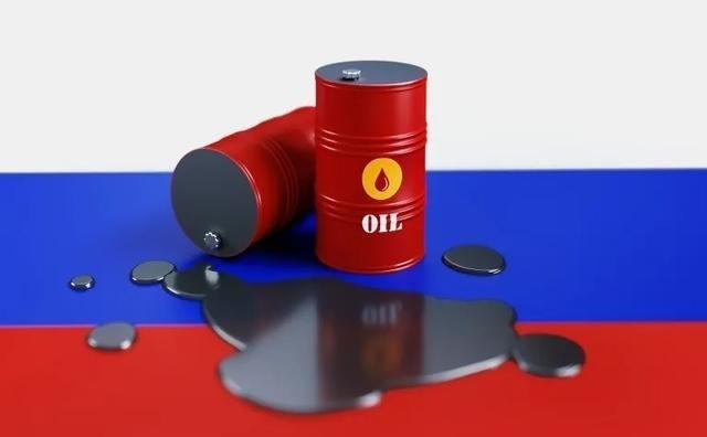 俄罗斯盼到救星，要求印度买油用人民币。消息称，印度最大国有炼油企业印度石油公司已