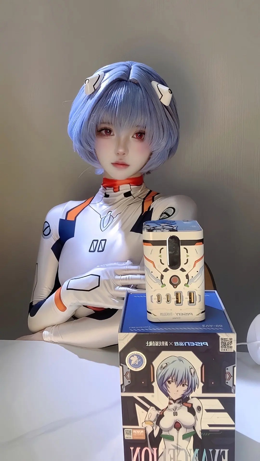 三无少女和她的克隆体。