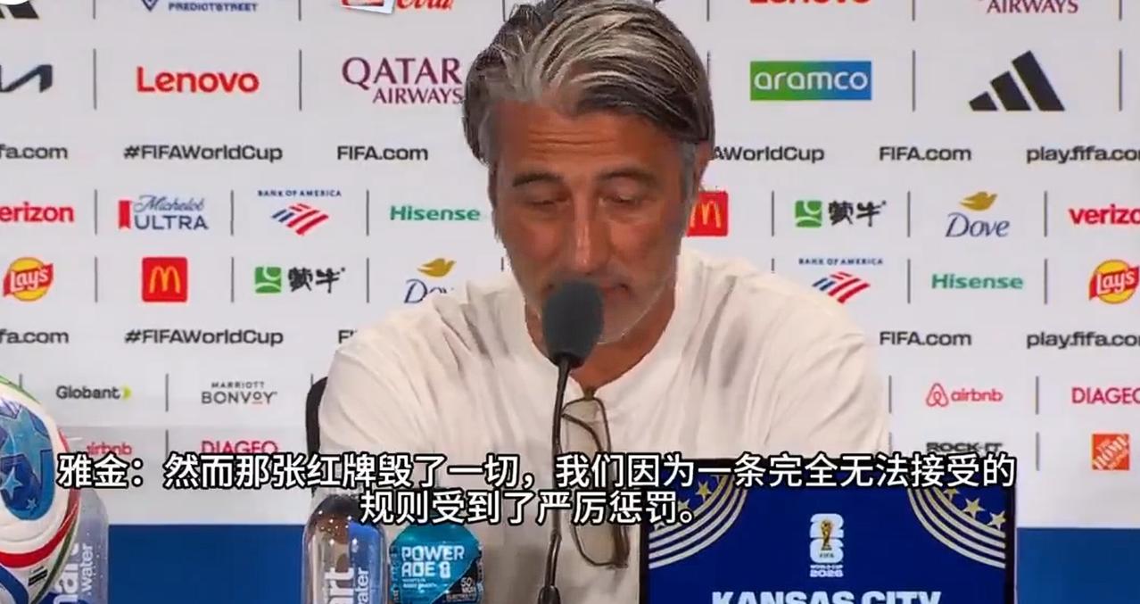 主帅赛后当众难掩失落，瑞士差一步掀翻阿根廷却栽在一张红牌。

瑞士全场压着卫冕冠