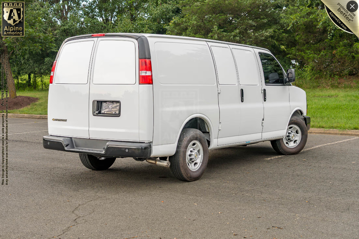 防弹车 Chevrolet Express Van，作为最后一台还在产的V8老式