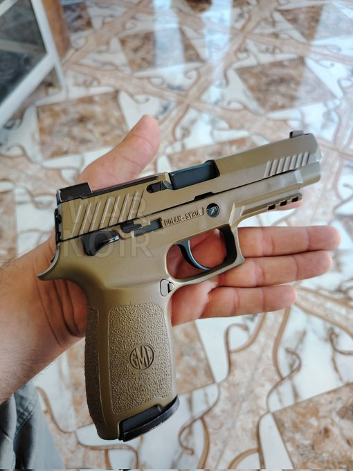 每天认识一件兵器 叙利亚HTS军的一名士兵最近发布了一张他手枪的照片。他拥有一把