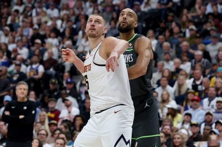 掘金96-113不敌森林狼输掉G3。球队大当家约基奇在上一场以20中8的命中率输