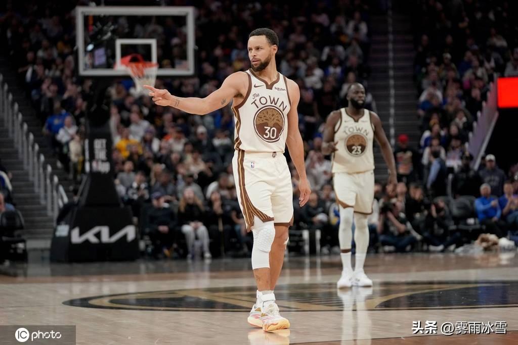 赛季报销？曝勇士考虑让库里缺席赛季剩余比赛

北京时间3月4日，据记者Brett