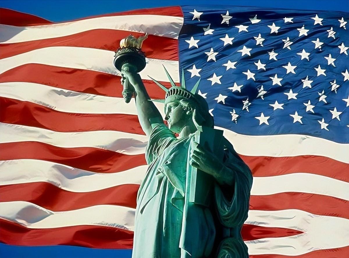 去美国报道世界杯，找警察问个路，居然能被对方用低俗言语恶心一把？这特么是什么荒唐