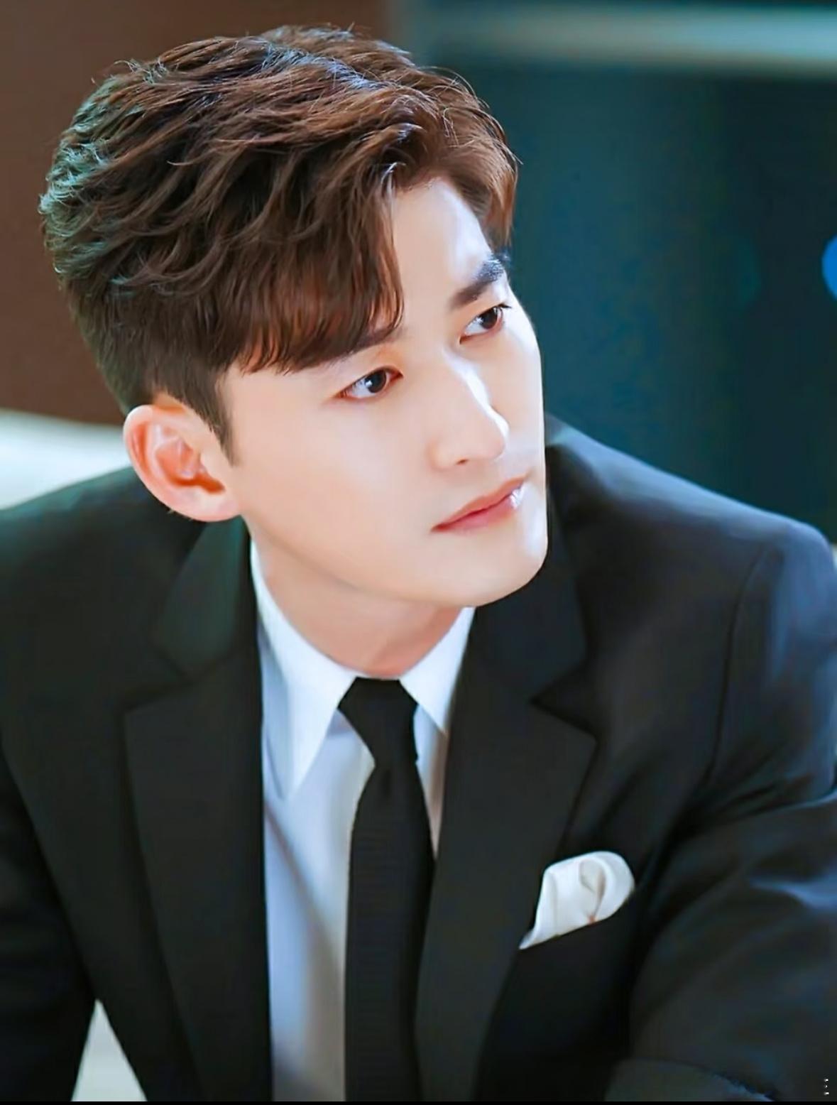 张翰回应去移民局 张瀚回应了，去的是出入境办理大厅，办的是港澳通行证签注，体检是