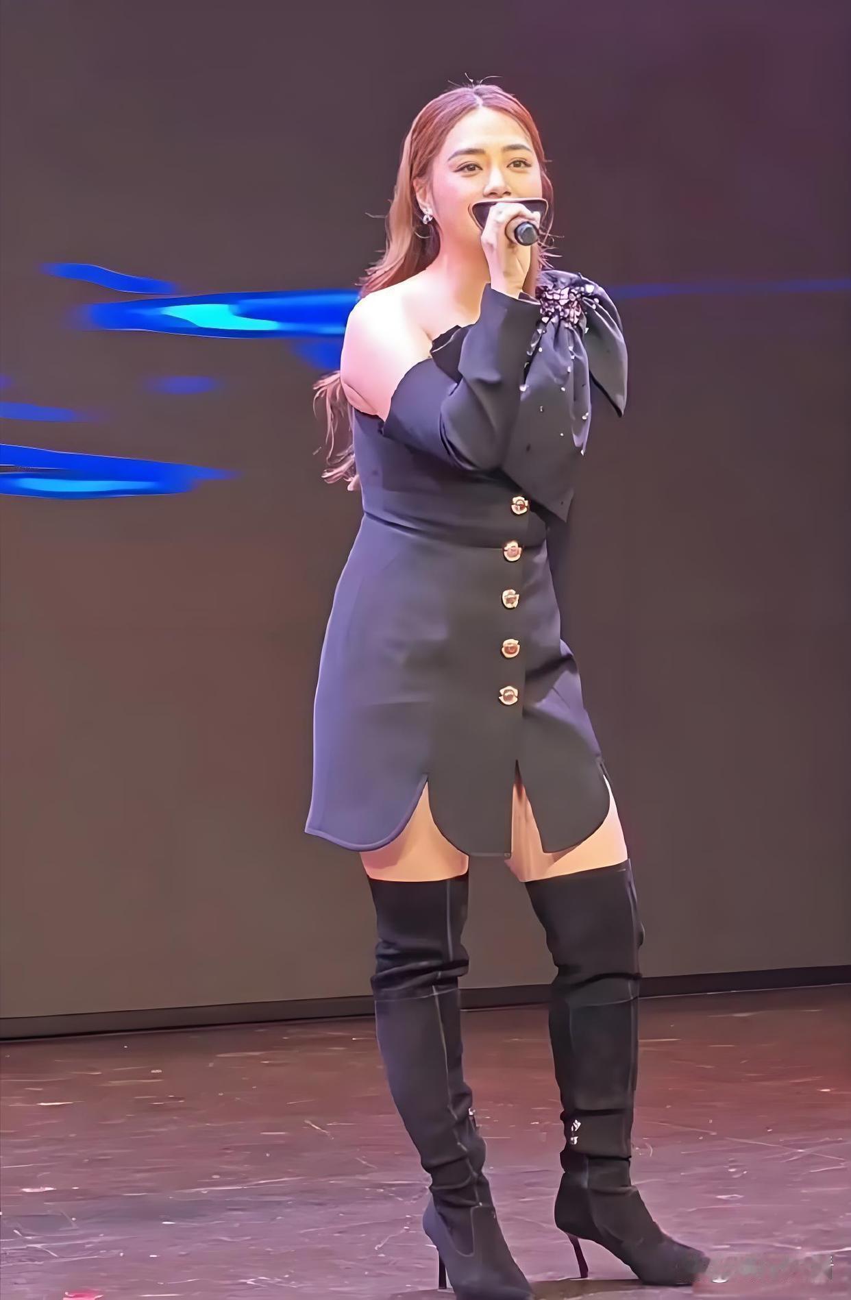 钟欣桐虽然发胖了，但还是大美女啊 ​​​