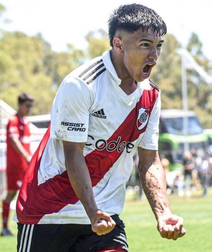 河床[超话] 🚨费利佩·埃斯基维尔在随阿根廷U17国家队前往卡塔尔参加U17世