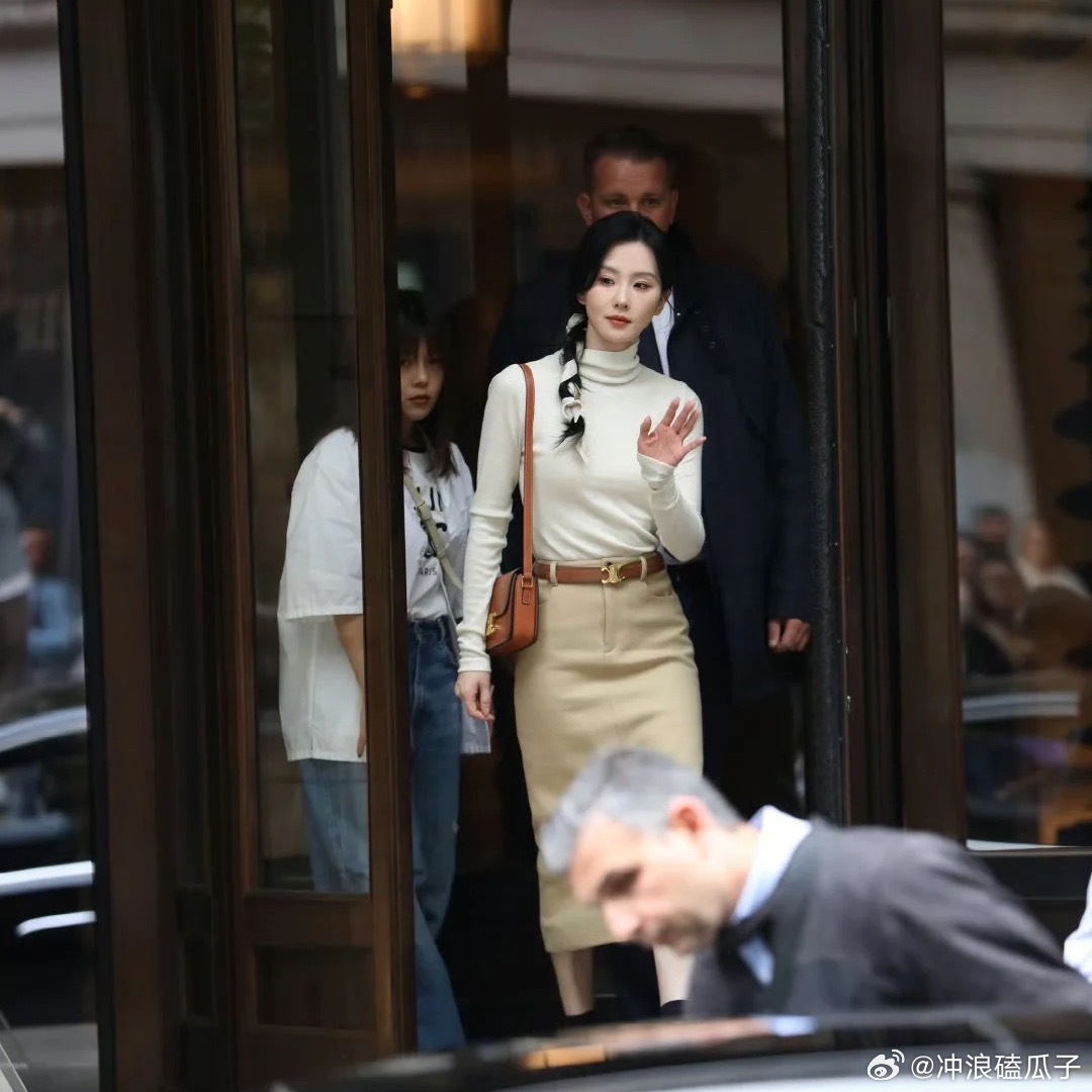 刘诗诗高领的神刘诗诗拍都市剧吧！演个女总裁 ​​​