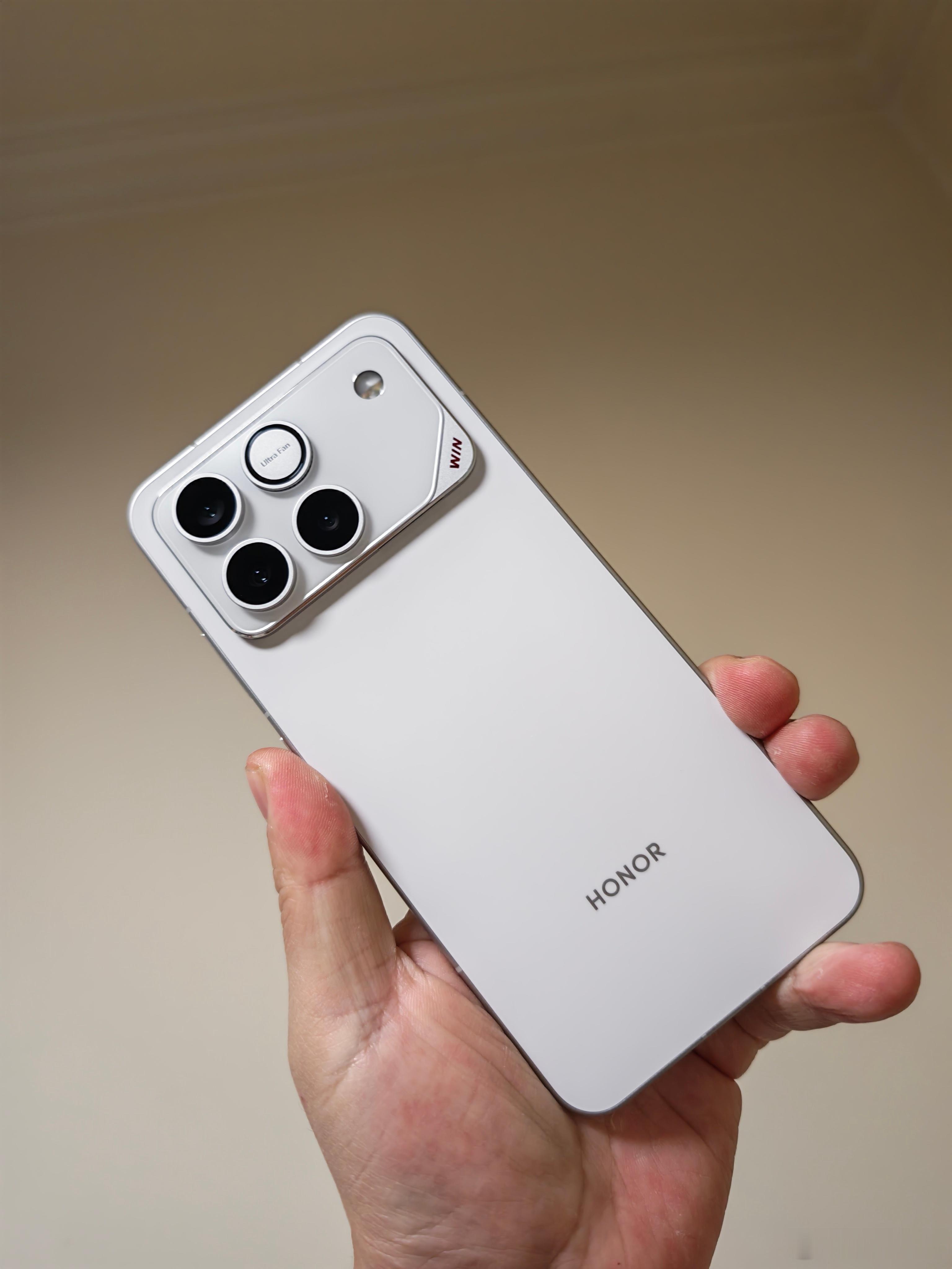 给家人又买了一台荣耀WIN 指定赢不得不说白色是真好看明天那工作室排组图吧