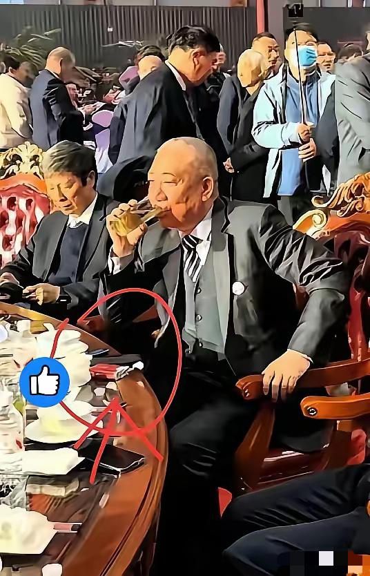 看看大富豪抽什么烟，喝什么酒？