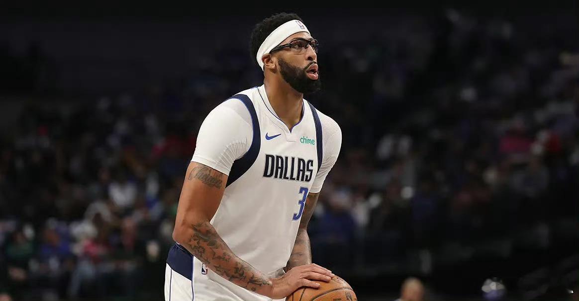 独行侠vs湖人 据知名记者Shams报道，安东尼-戴维斯客场对阵湖人将迎复出，首