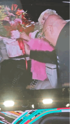 华晨宇从观众席退场 幕后团队太会了！三分钟完整记录退场全程，舞台到人群，再到离场